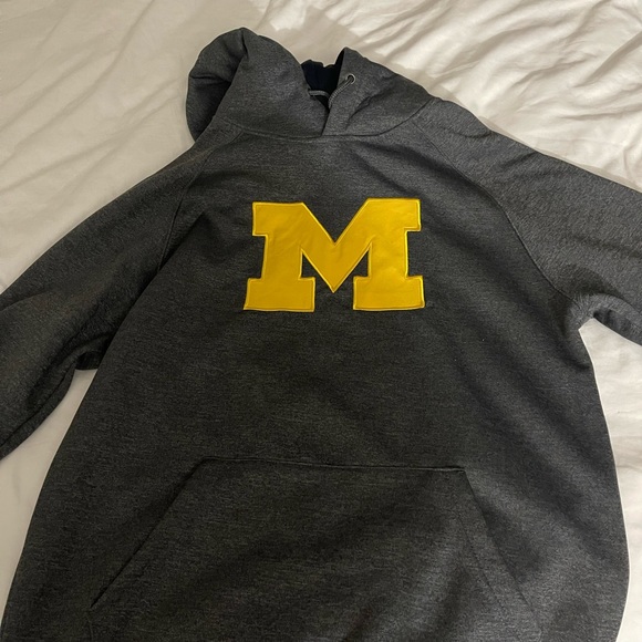 Michigan hoodie! Adult size Medium Like new condition! - Picture 5 of 5